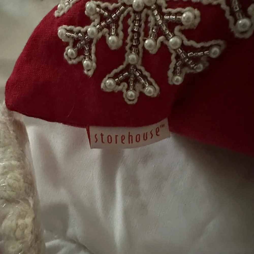Elegant RED Snowflake Embroidered And Beaded Pillow NWT❄️☃️